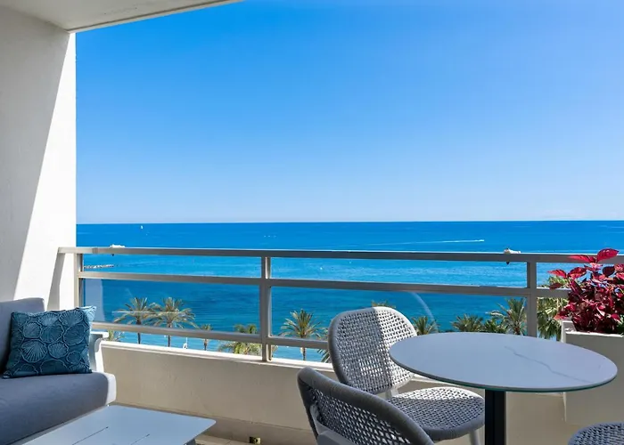 Fully Renovated Frontline Flat *