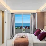 Fully Renovated Frontline Flat דירה