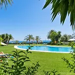 Fully Renovated Frontline Flat דירה *