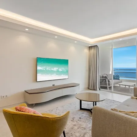 Fully Renovated Frontline Flat