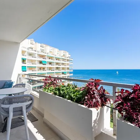 דירה Fully Renovated Frontline Flat מארבלה