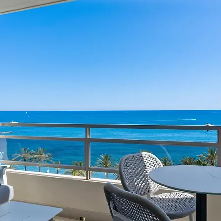 Fully Renovated Frontline Flat *