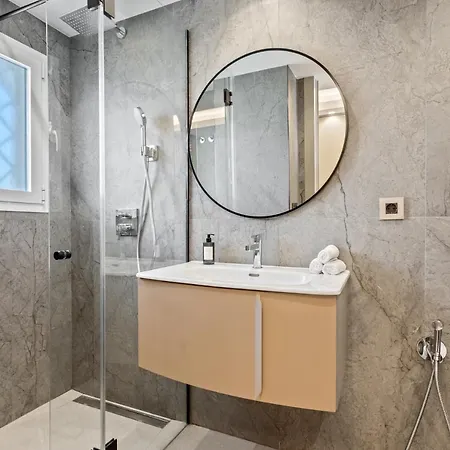 Appartement Fully Renovated Frontline Flat *