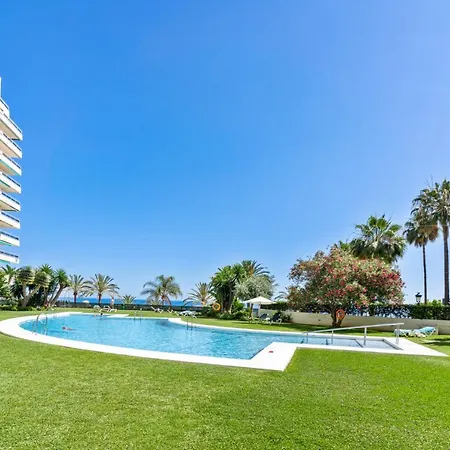 Fully Renovated Frontline Flat *