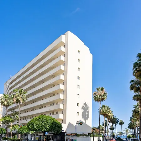 Апартаменты Fully Renovated Frontline Flat Марбелья