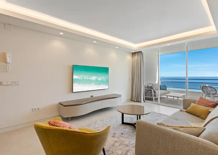 Fully Renovated Frontline Flat