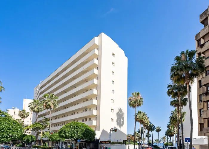 Апартаменты Fully Renovated Frontline Flat Марбелья